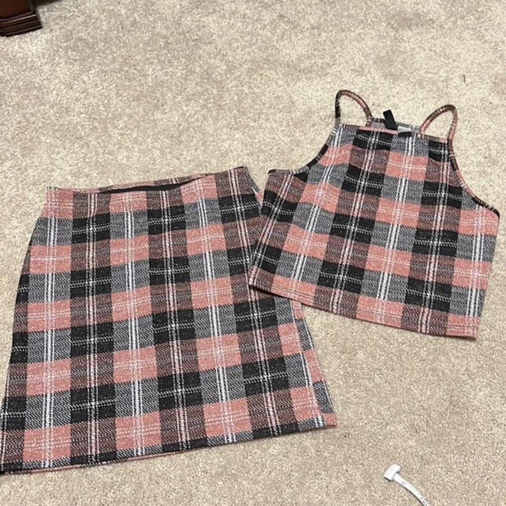 🌺 H&M DIVIDED pink, white & black plaid Skirt & top set S/XS